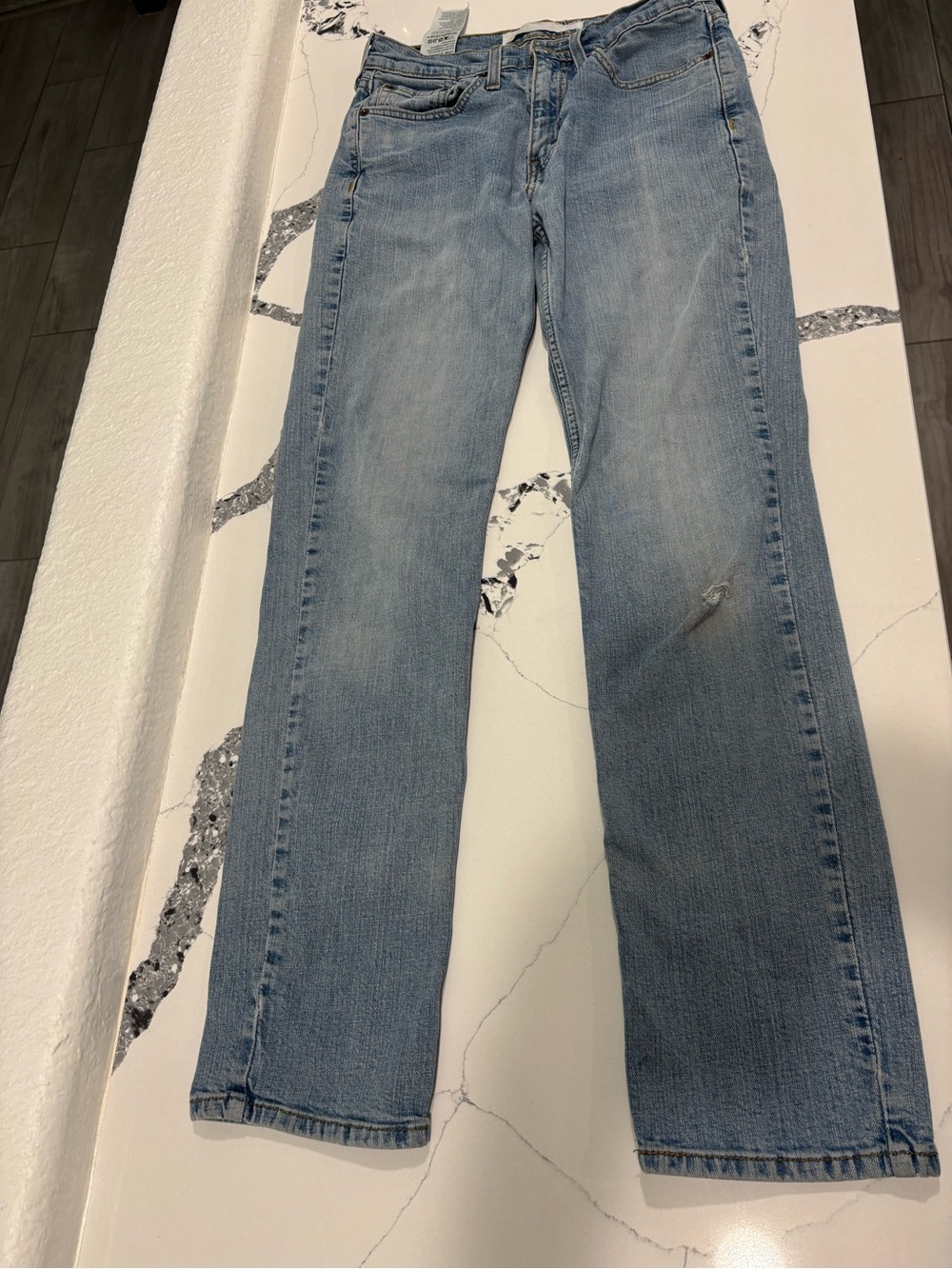 Levi’s signature straight leg size 28x32